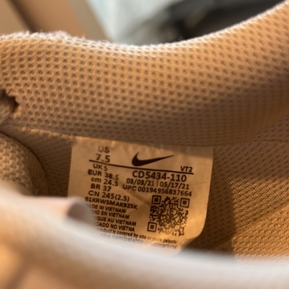 Gently worn pink Air Force 1s - Picture 3 of 4